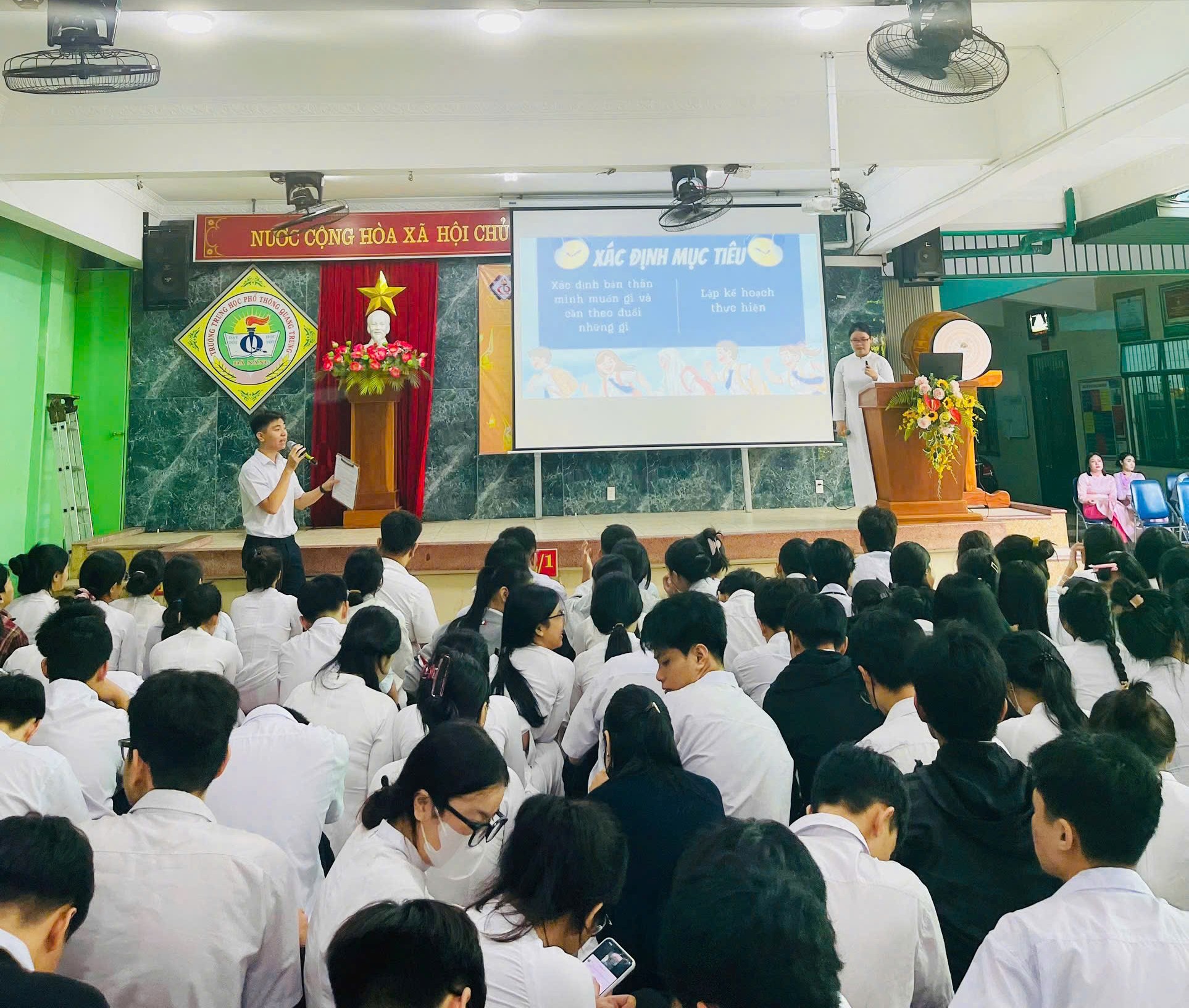 Hoạt động phát triển bản thân