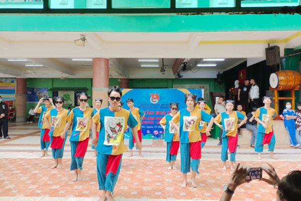 Học sinh thi nhảy Flashmob kỷ niệm ngày thành lập Đoàn 26.3.2023